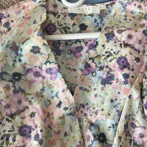 NWT ASTR The Label Small Blue Purple Floral Faux Wrap Butterfly V-Neck Top